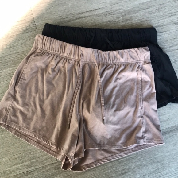 Pants - Set of two pairs of athletic shorts black and tan
